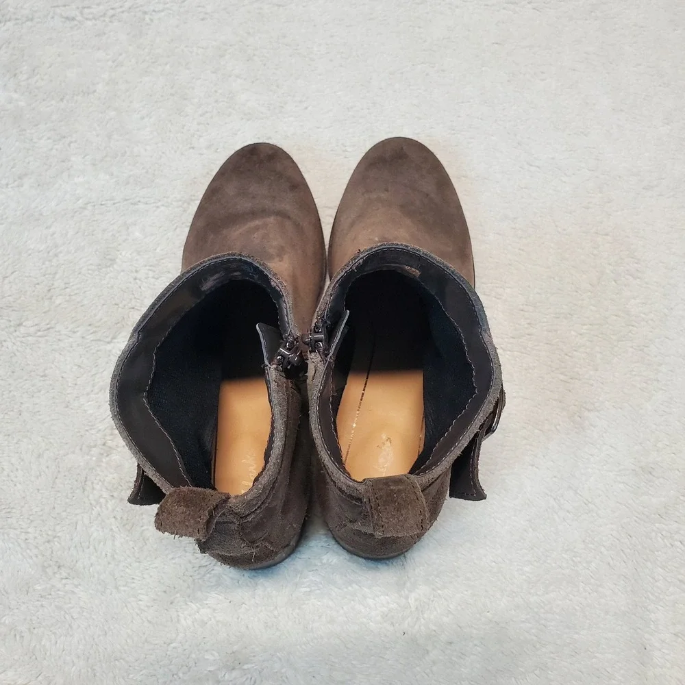 Clarks Taupe Suede Ankle Boots Women 7.5 Classic Office Capsule Work Boho Dressy